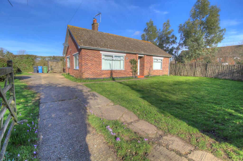 3 bedroom bungalow for sale in Hares Lane, Halesworth, IP19