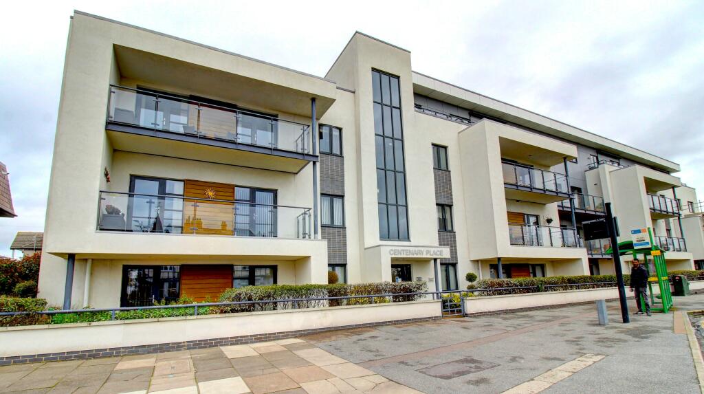 2 bedroom retirement property for sale in Southchurch Boulevard