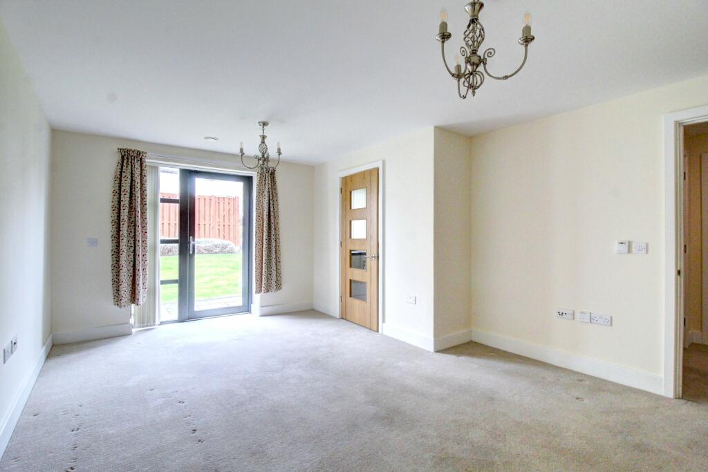 2 bedroom retirement property for sale in Southchurch Boulevard