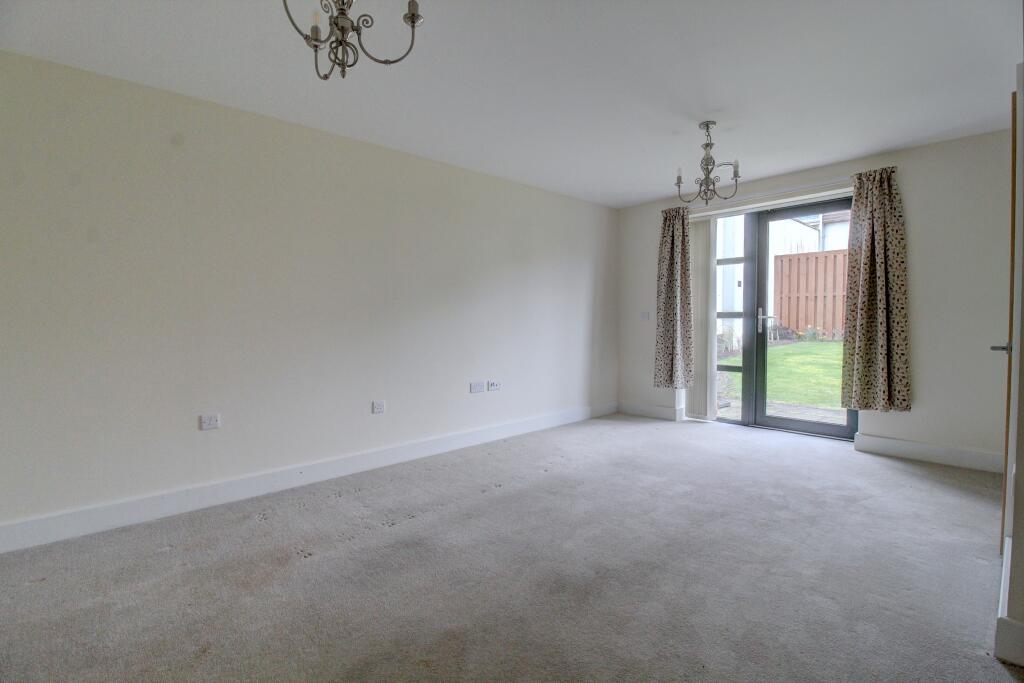 2 bedroom retirement property for sale in Southchurch Boulevard