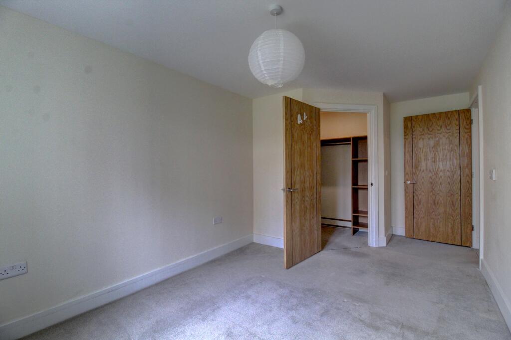 2 bedroom retirement property for sale in Southchurch Boulevard