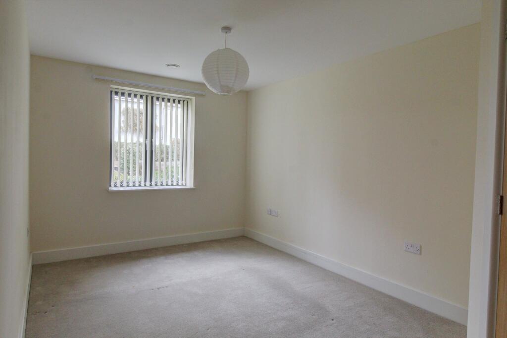 2 bedroom retirement property for sale in Southchurch Boulevard