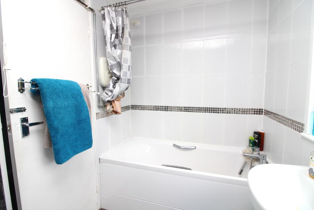 1 bedroom flat for sale in Viola Close, South Ockendon, RM15