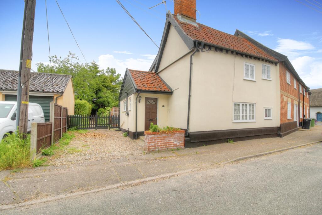 3 bedroom semidetached house for sale in Diss Road, Scole, Diss, IP21