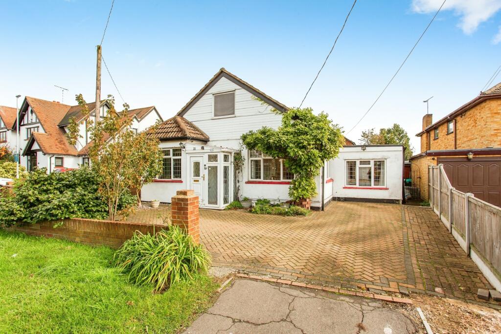 2 Bedroom Detached Bungalow For Sale In Kenneth Road, Benfleet, SS7