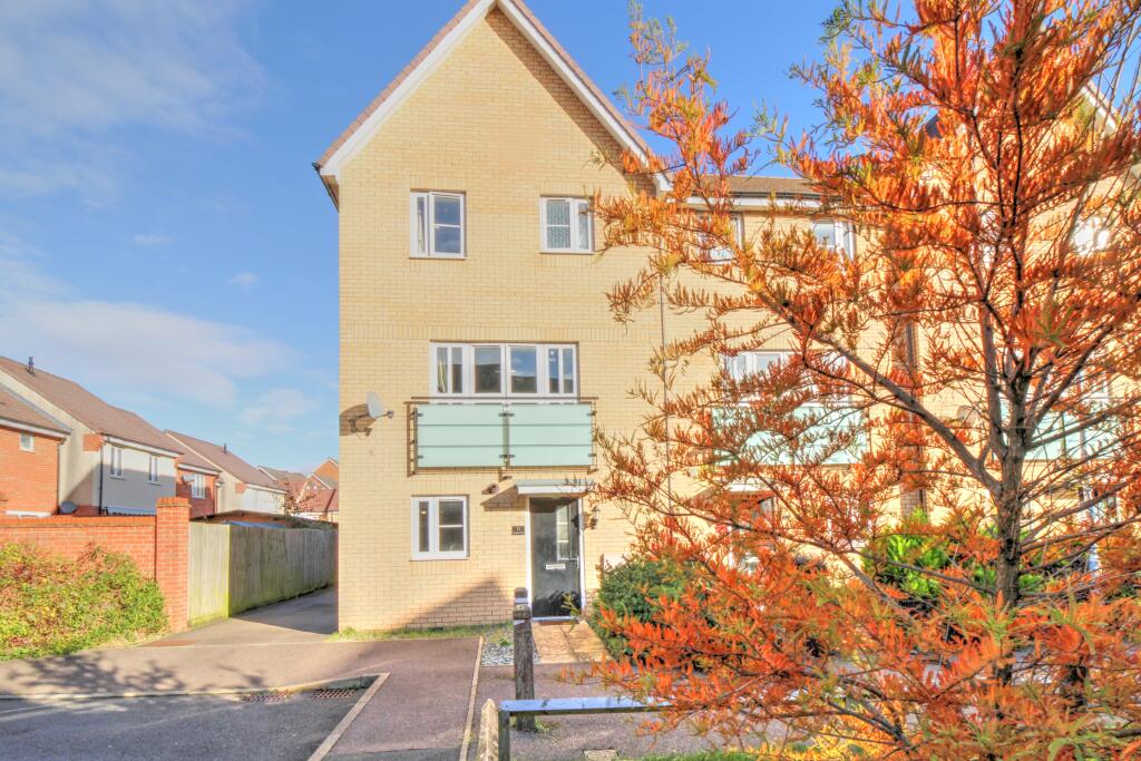 3 bedroom end of terrace house for sale in Wolseley Drive, Dunstable, LU6