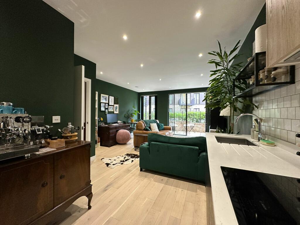 1 bedroom flat for sale in Maurice Browne Avenue, Millbrook Park