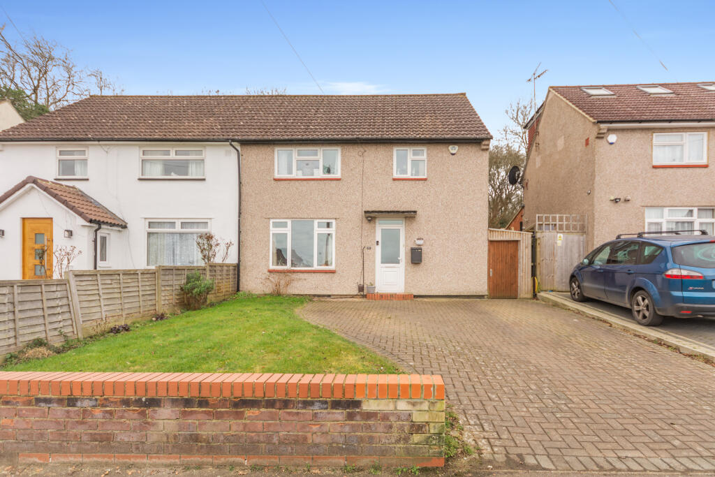 3 bedroom semidetached house for sale in Muirfield Road, Watford, WD19