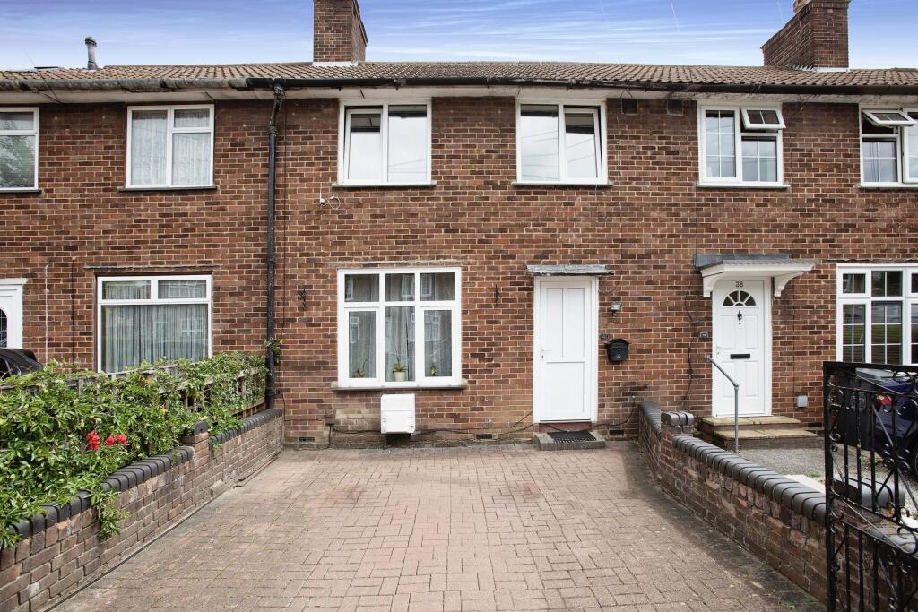 2 bedroom terraced house for sale in Arbor Road, London, E4