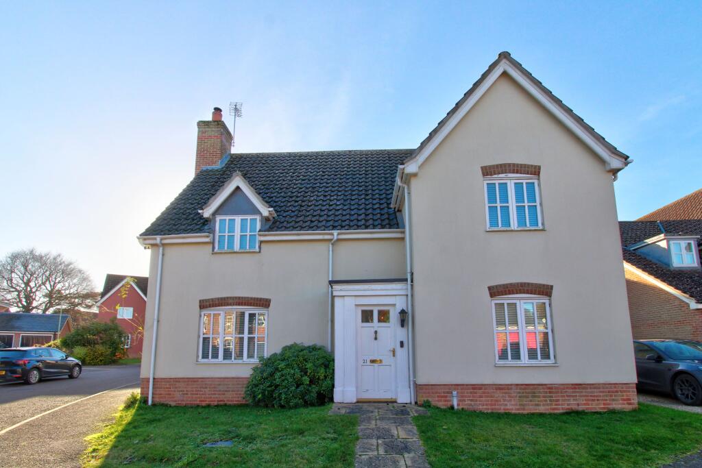 4 bedroom detached house for sale in Gardeners Walk, Elmswell, IP30