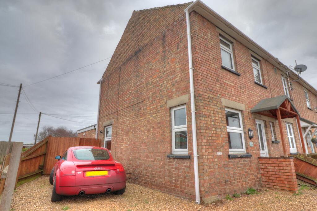 3 bedroom end of terrace house for sale in Elmside, PE14