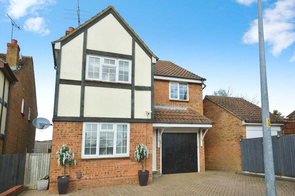 4 bedroom detached house for sale in Conifer Walk, Stevenage, SG2
