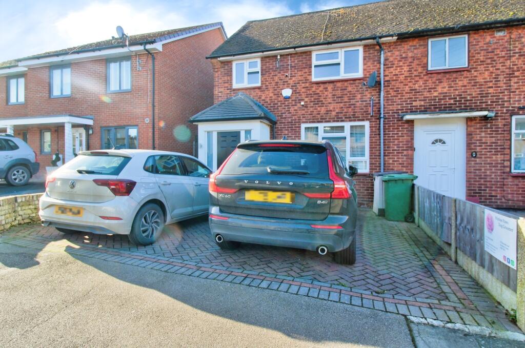 3 bedroom end of terrace house for sale in Edenhall Road, Romford, RM3