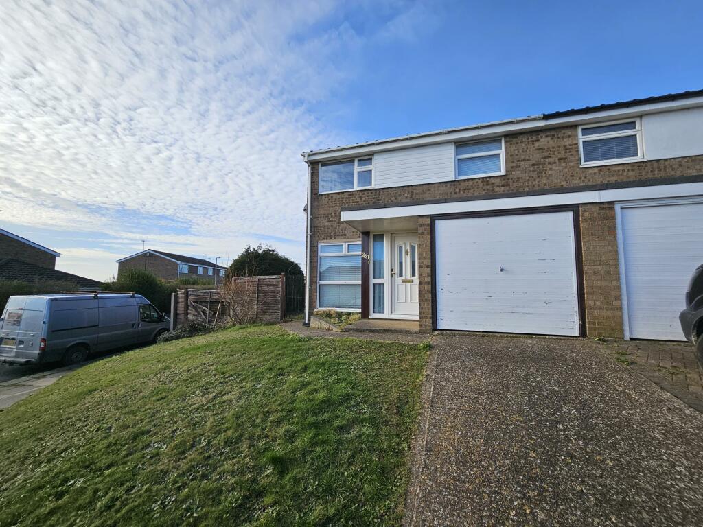 3 bedroom semidetached house for sale in Sheldrake Drive, Ipswich, IP2