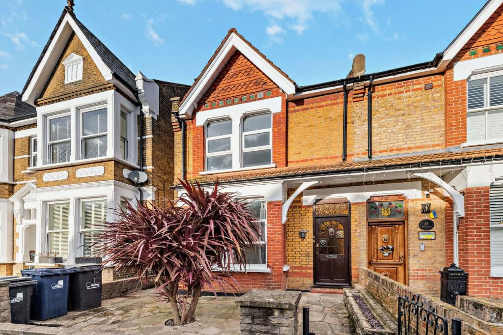 4 bedroom semidetached house for sale in Albany Road, London, W13
