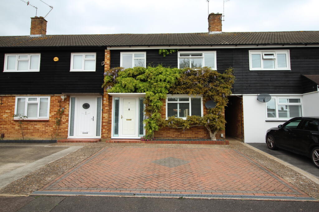 3 bedroom terraced house for sale in Bowmans Green, Watford, WD25
