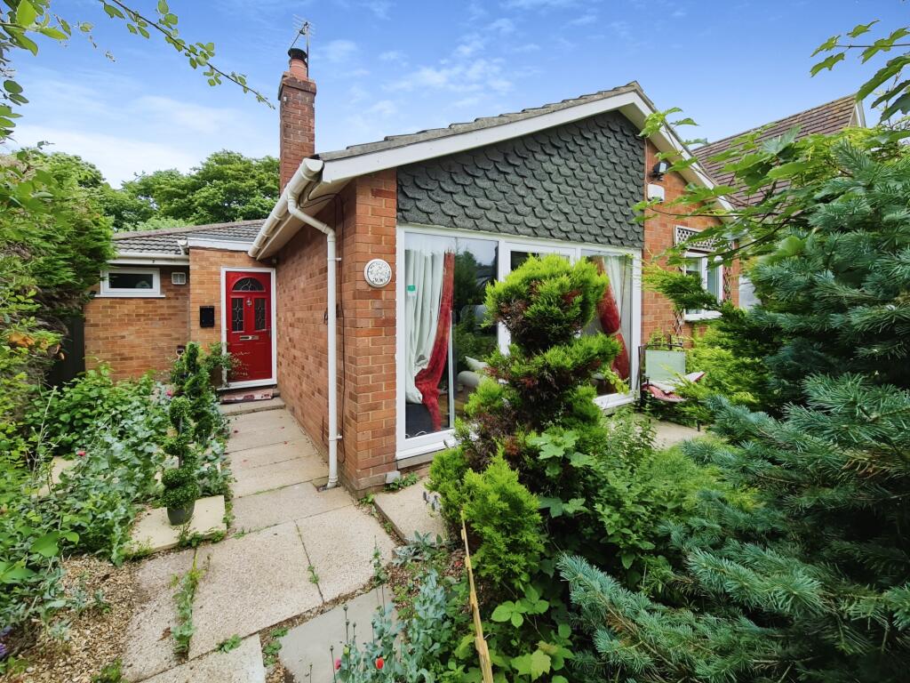 3 bedroom detached bungalow for sale in Simpson, Milton Keynes, MK6