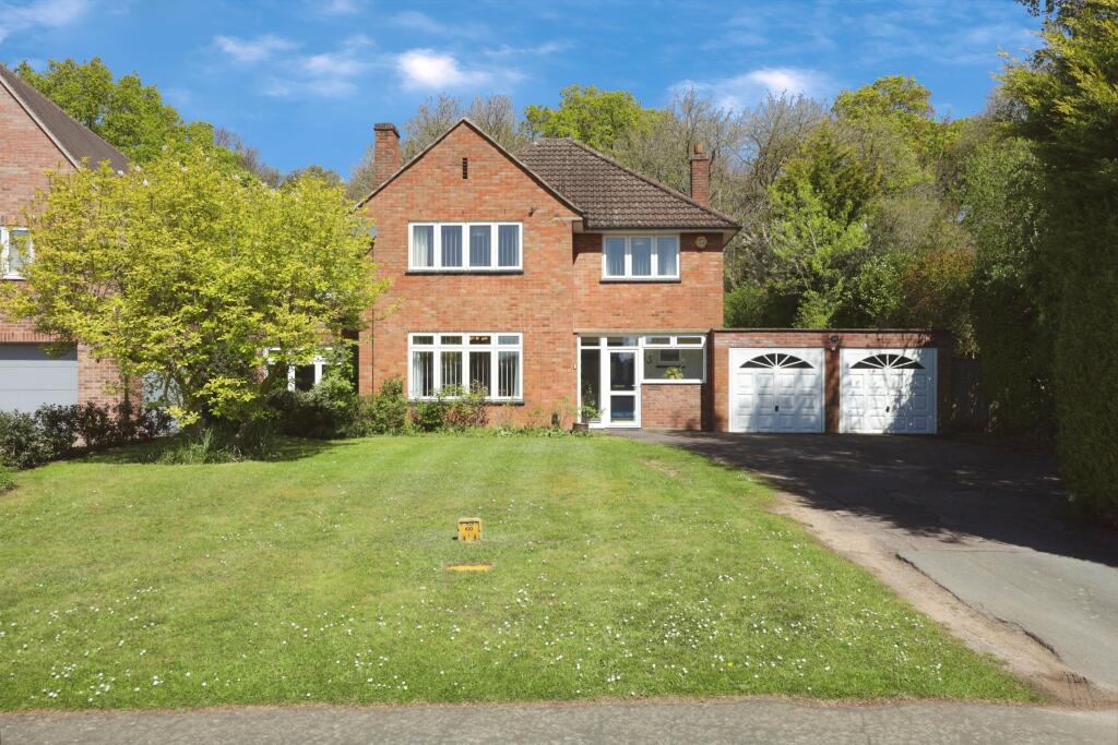 4 bedroom detached house for sale in Tilsworth Road, Beaconsfield, HP9