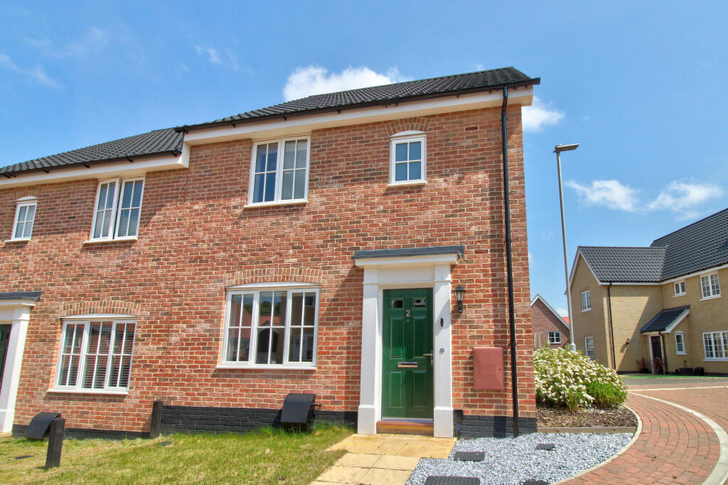 3 bedroom semidetached house for sale in Jackdaw Close, Needham Market