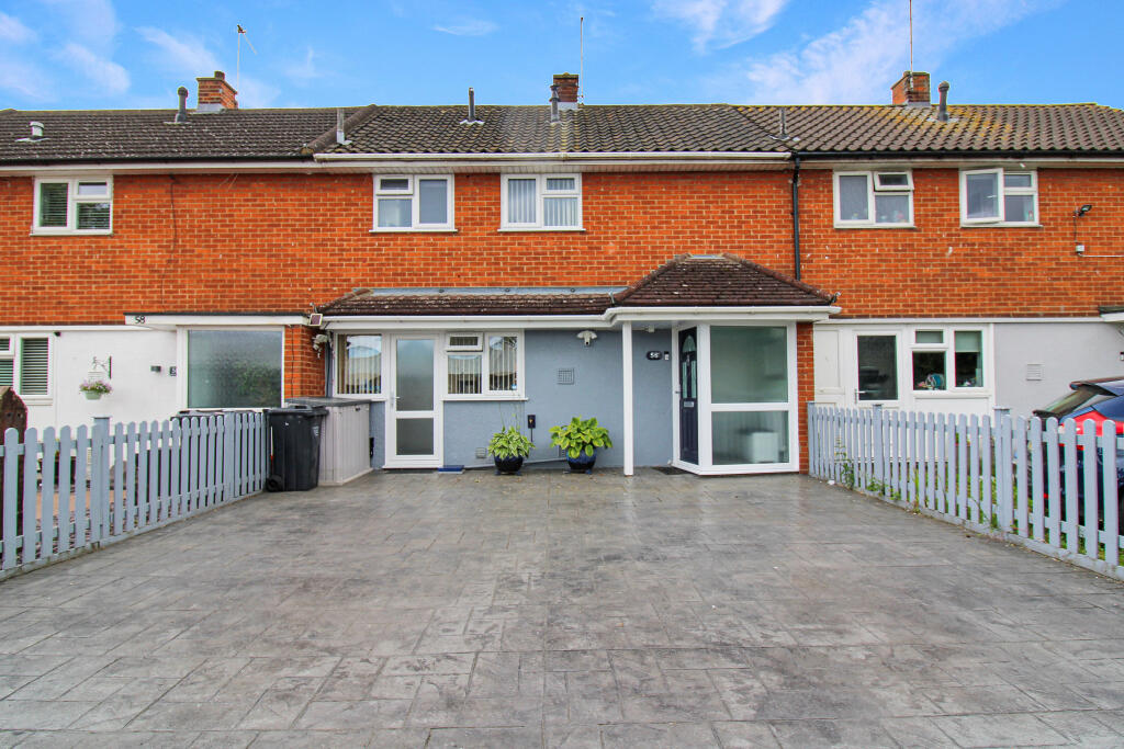 2 bedroom terraced house for sale in Luncies Road, Basildon, ss14, SS14