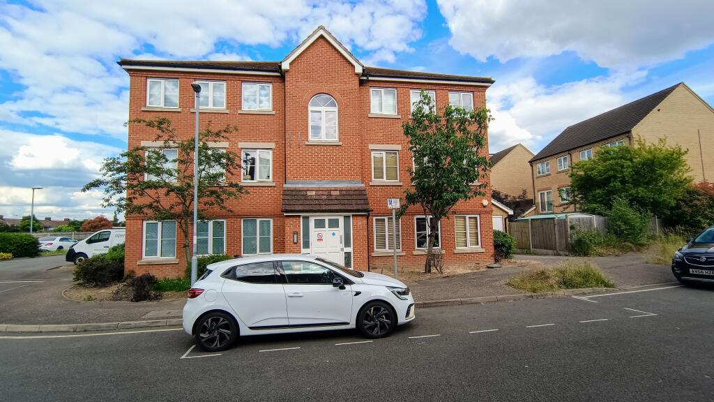 1 bedroom flat for sale in Tallow Close, Dagenham, RM9