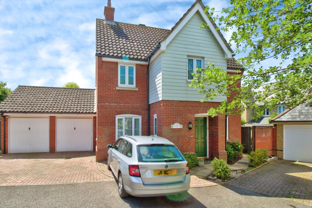 4 bedroom detached house for sale in Redwing Drive, Stowmarket, IP14