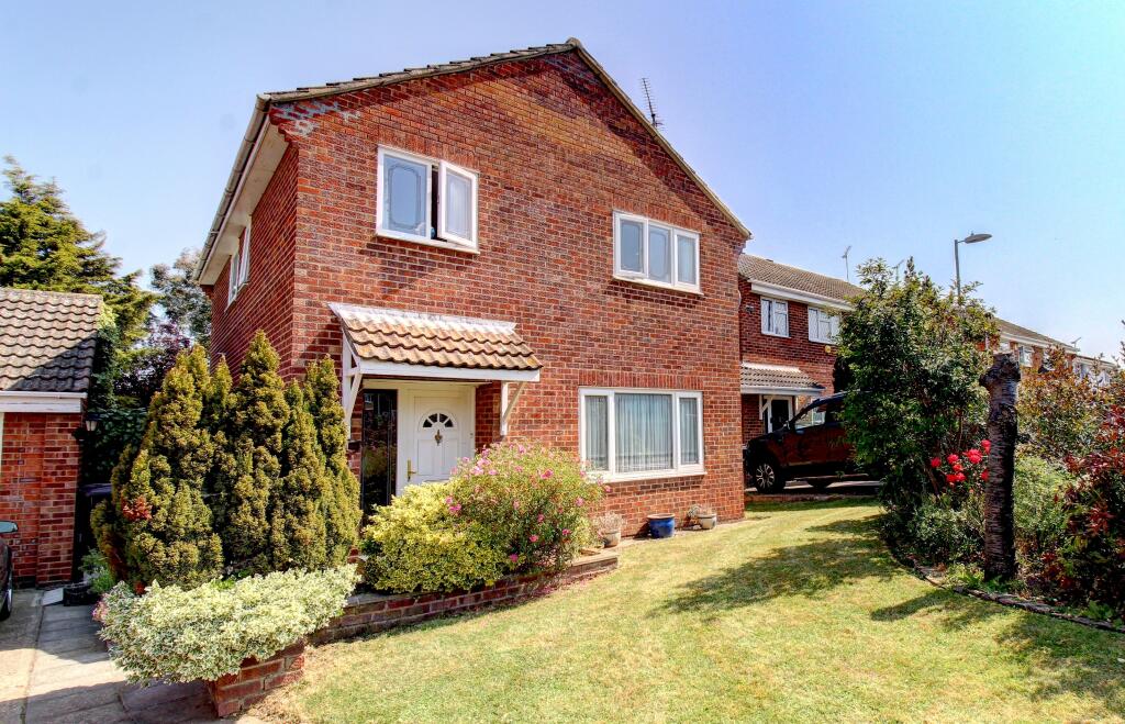 4 bedroom detached house for sale in Goldhanger Close, Rayleigh, SS6