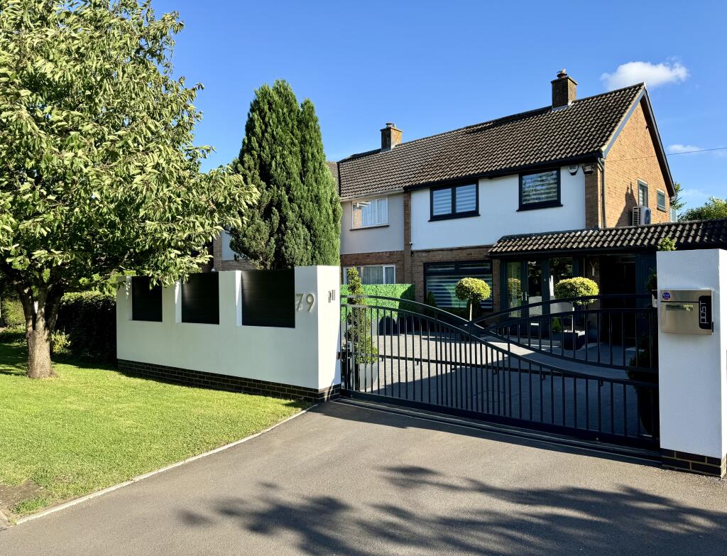 4 bedroom semidetached house for sale in Shefford Road, Clifton