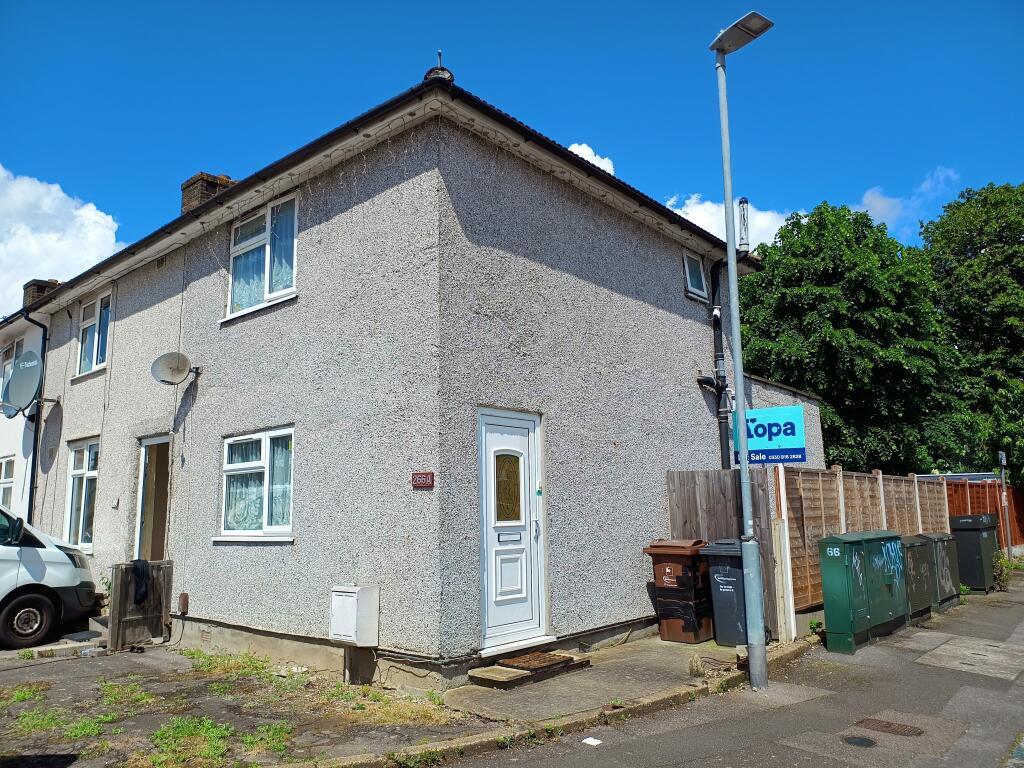 2 bedroom end of terrace house for sale in Rugby Road, Dagenham, RM9