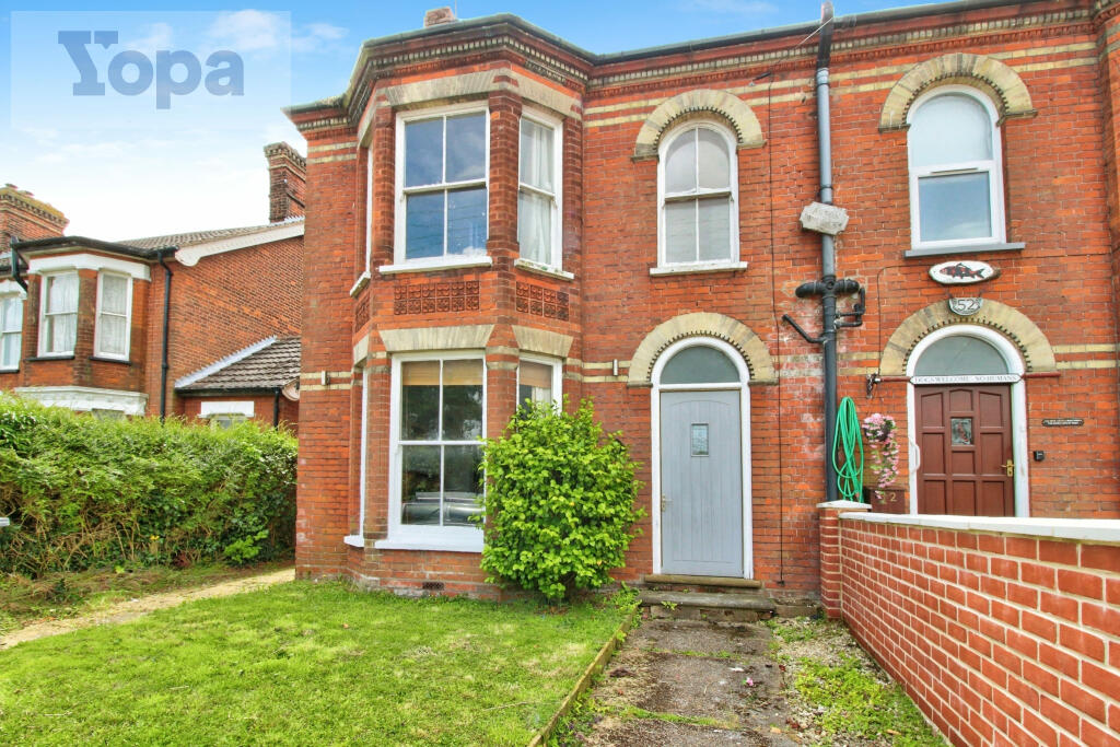 3 bedroom semidetached house for sale in Fairfield Road, Saxmundham, IP17