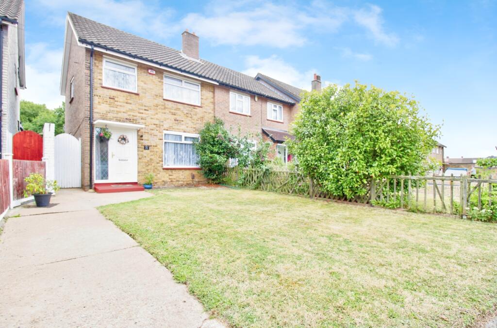 2 bedroom end of terrace house for sale in Roseberry Gardens, Upminster ...