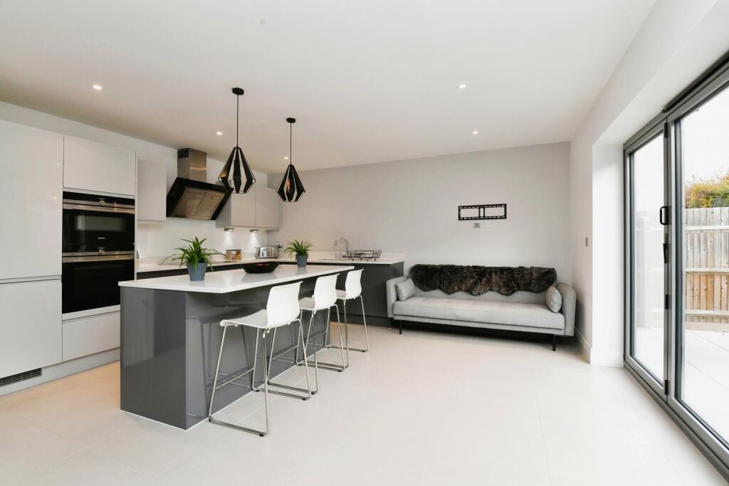 Additional property image - Chantry Gardens, Harlow, CM17