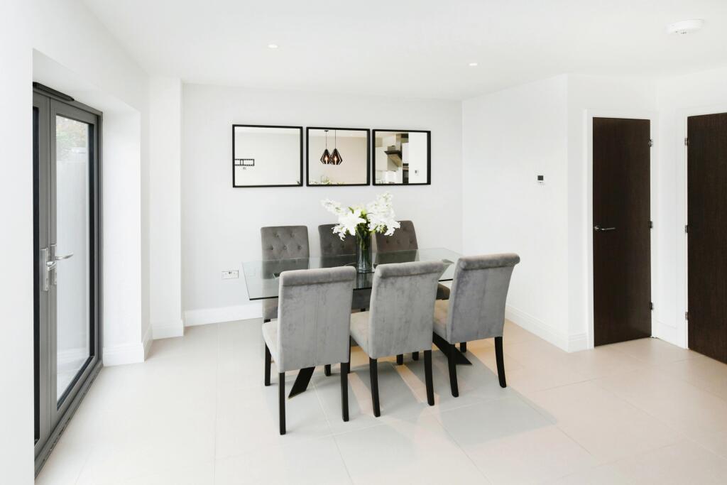 Additional property image - Chantry Gardens, Harlow, CM17