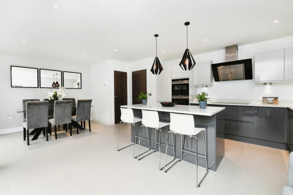 Additional property image - Chantry Gardens, Harlow, CM17