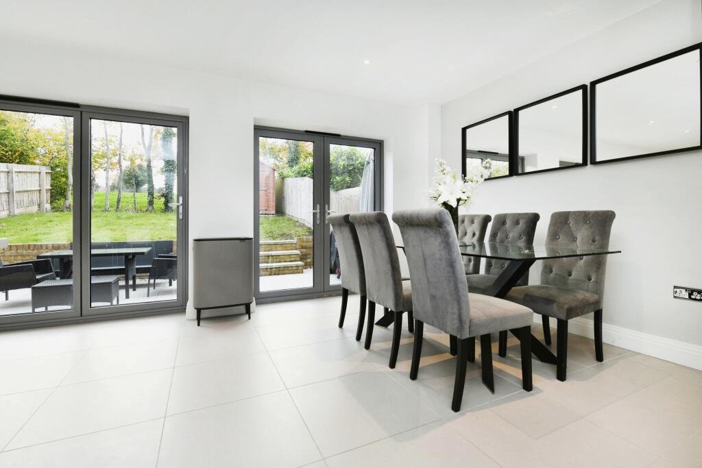 Additional property image - Chantry Gardens, Harlow, CM17