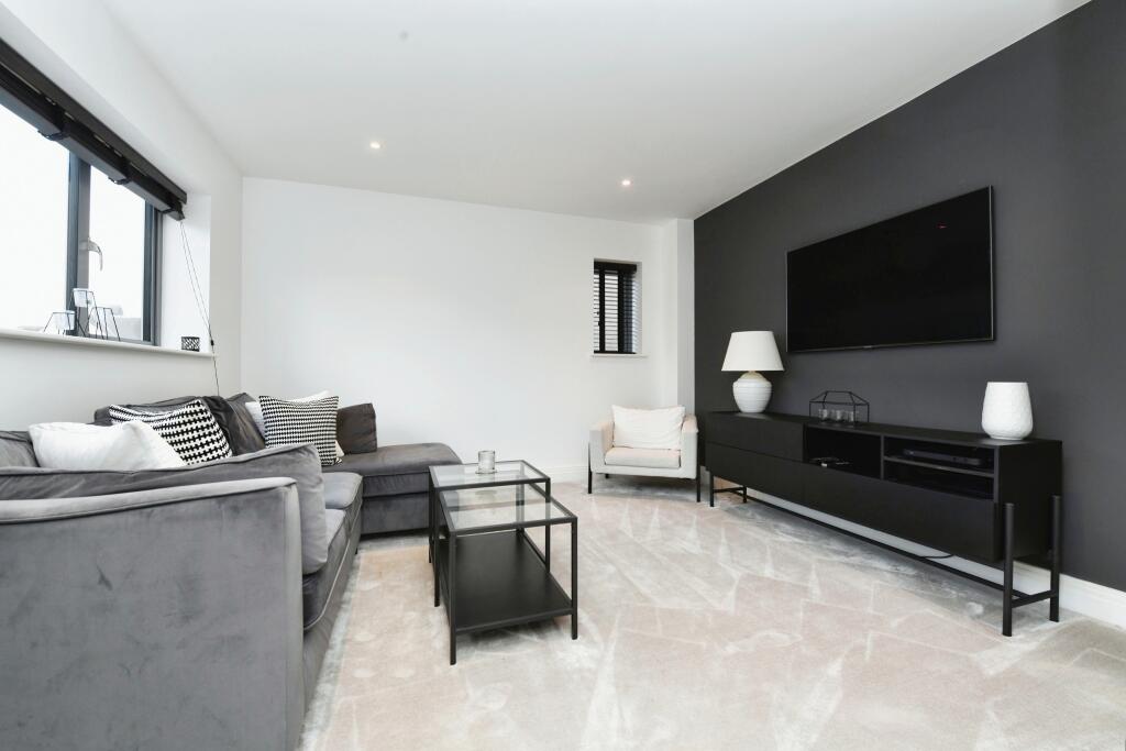 Additional property image - Chantry Gardens, Harlow, CM17