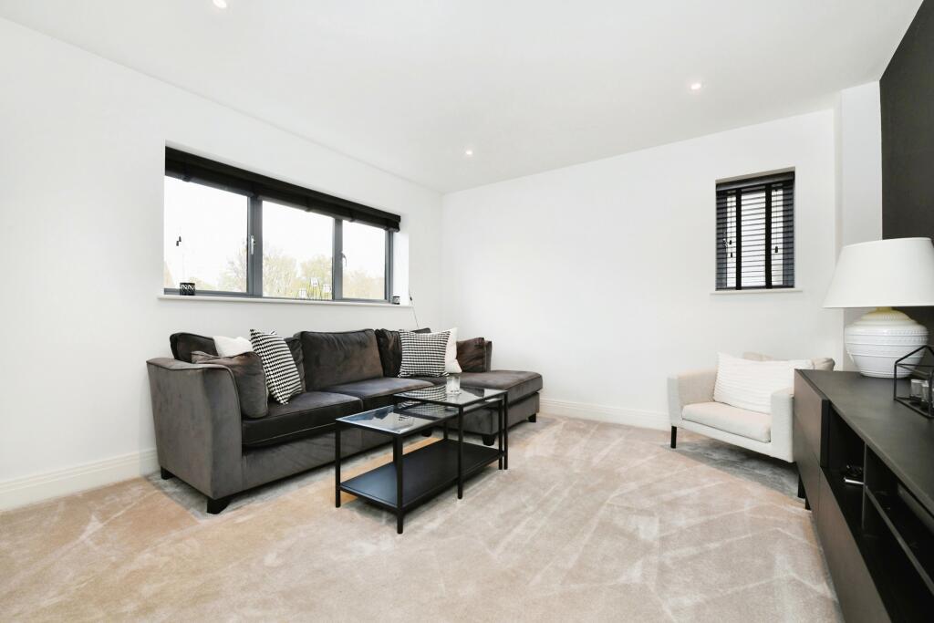 Additional property image - Chantry Gardens, Harlow, CM17