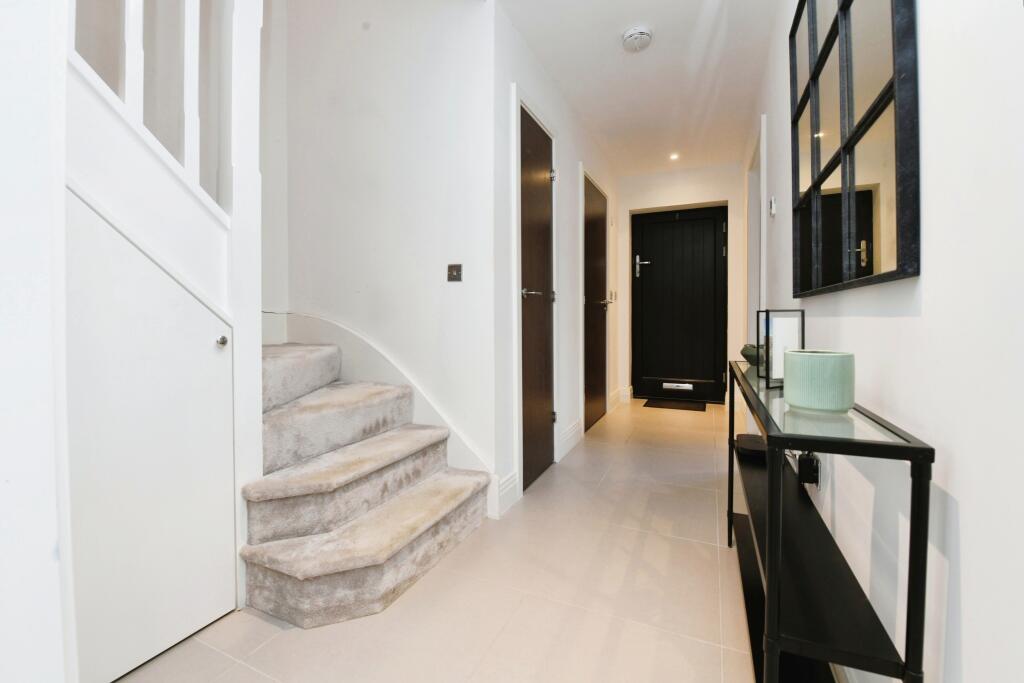 Additional property image - Chantry Gardens, Harlow, CM17