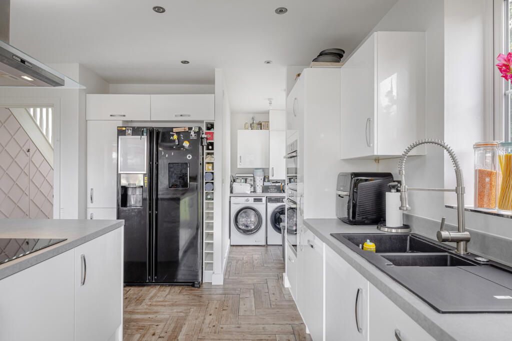 Additional property image - Nuthatch Place, Stansted, CM24