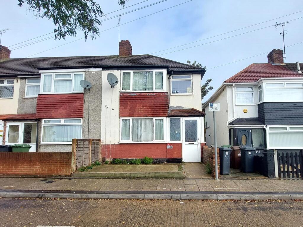 3 bedroom end of terrace house