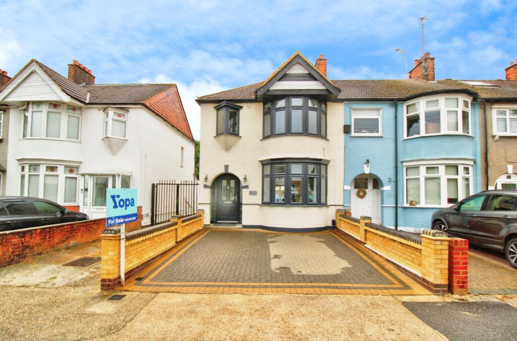 3 bedroom end of terrace house