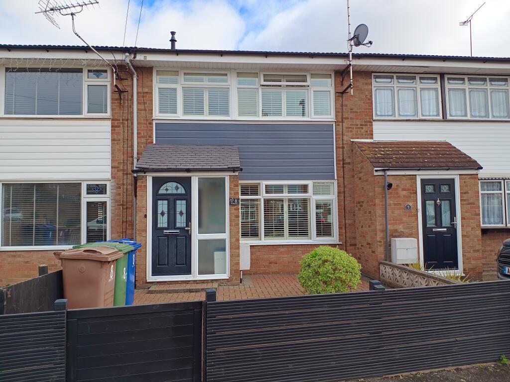 3 bedroom terraced house for sale in Strathmore, Tilbury, RM18