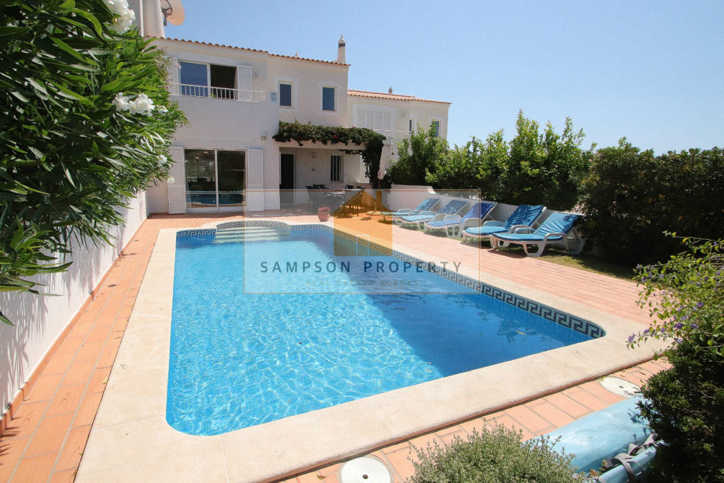 3 bedroom town house for sale in Carvoeiro, Algarve, Portugal