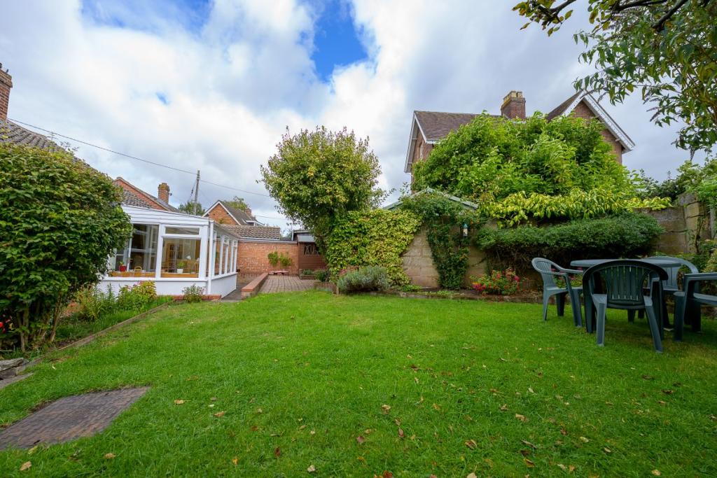 3 bedroom bungalow for sale in Berryland, Hawthorne Lane, RossonWye, HR9