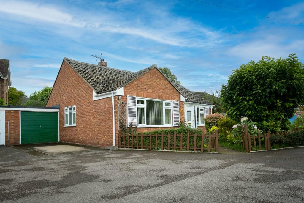 3 bedroom bungalow for sale in Berryland, Hawthorne Lane, RossonWye, HR9