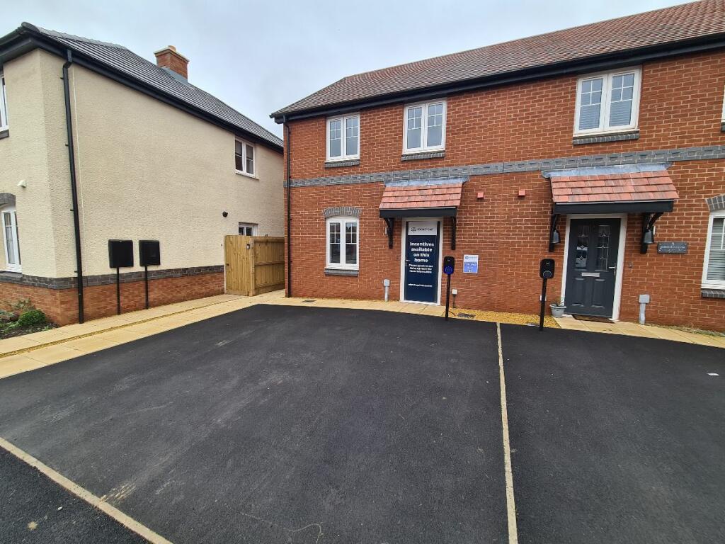 3 bedroom semi-detached house