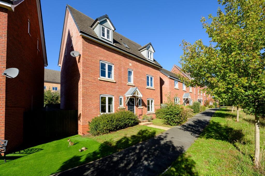 5 bedroom detached house