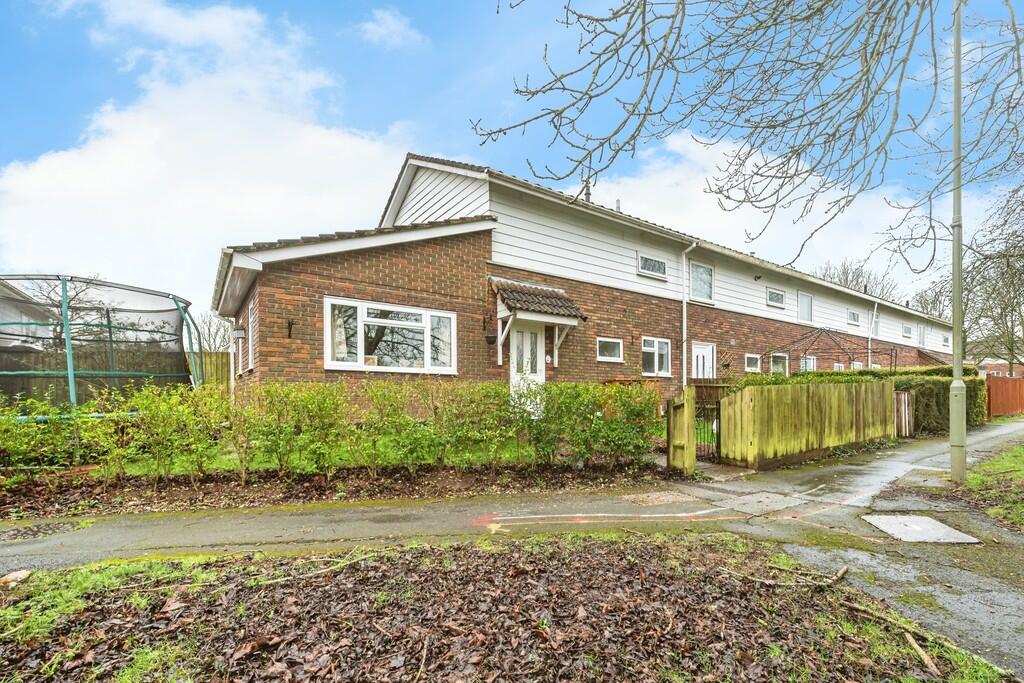 3 bedroom end of terrace house for sale in Novello Close, Basingstoke, RG22