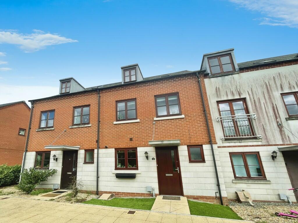4 bedroom town house for sale in Peggs Way, Basingstoke, RG24