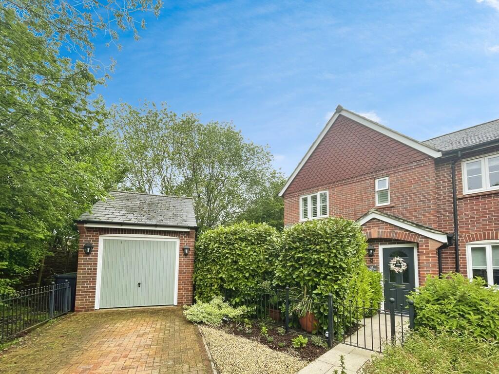 3 bedroom end of terrace house for sale in Compton Way, Sherfieldon